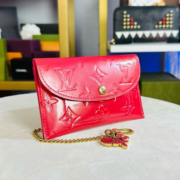 LOUIS VUITTON Vernis Envelope Plate Pouch Framboise Pink Gold Enamel Charms Card - Picture 2 of 9